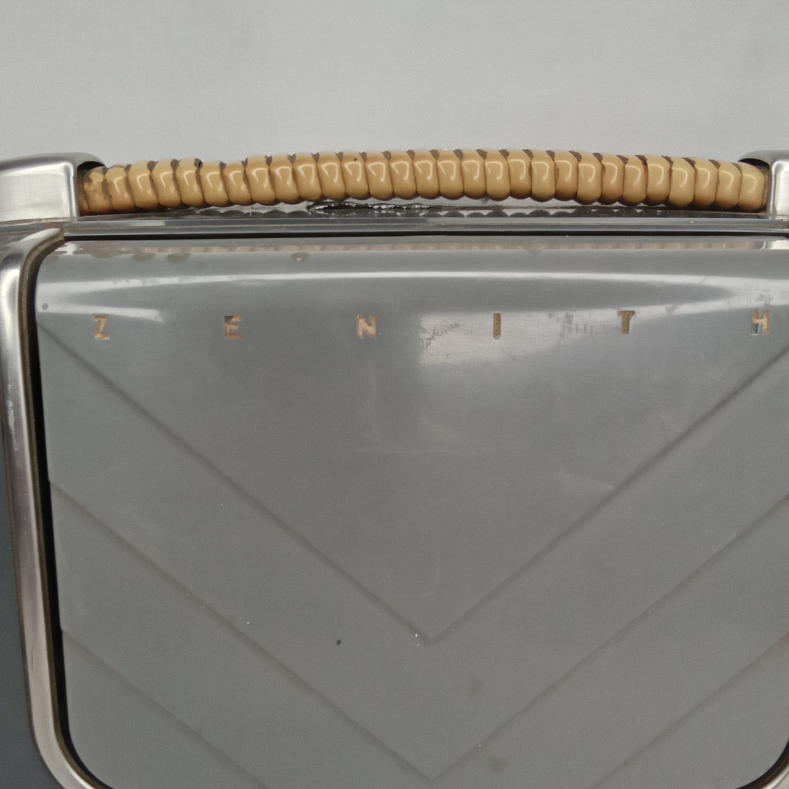 WWII Era Bakelite Portable AM Radio Zenith Tip-Top Holiday Gray 1940s