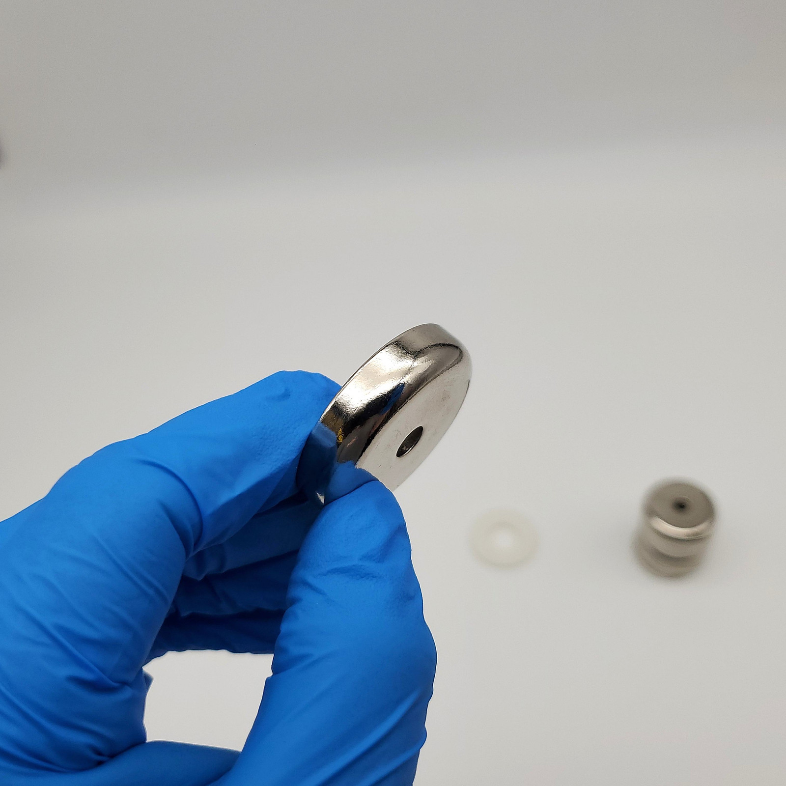 139LB Cup Magnets 1.5" Neodymium Holders 1.5" OD x 0.36" T 0.52" Hole Pack of 5