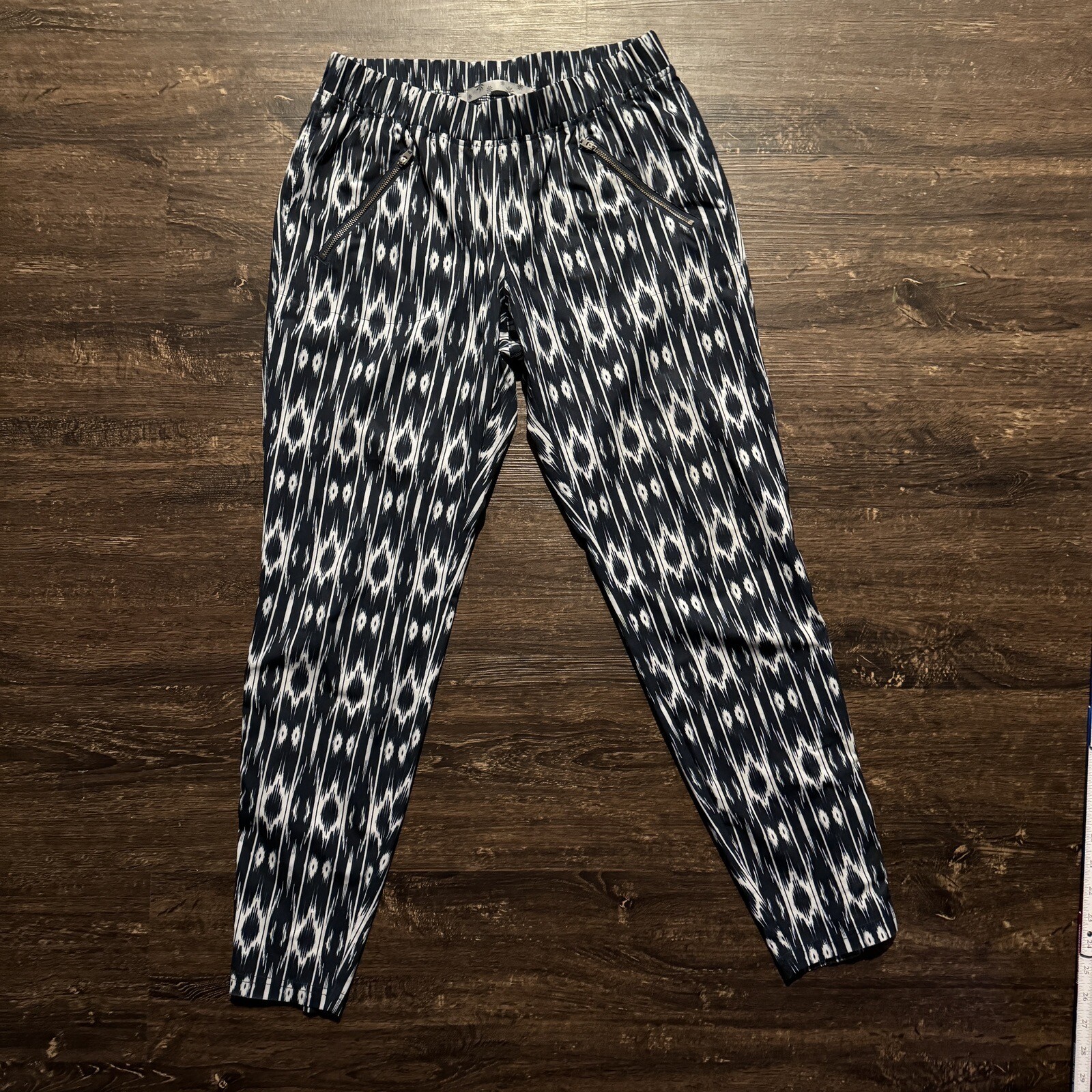 Athleta Pull-on Athleisure Yoga Travel Pants Sz 4 Pocket Zippers Tapered Casual