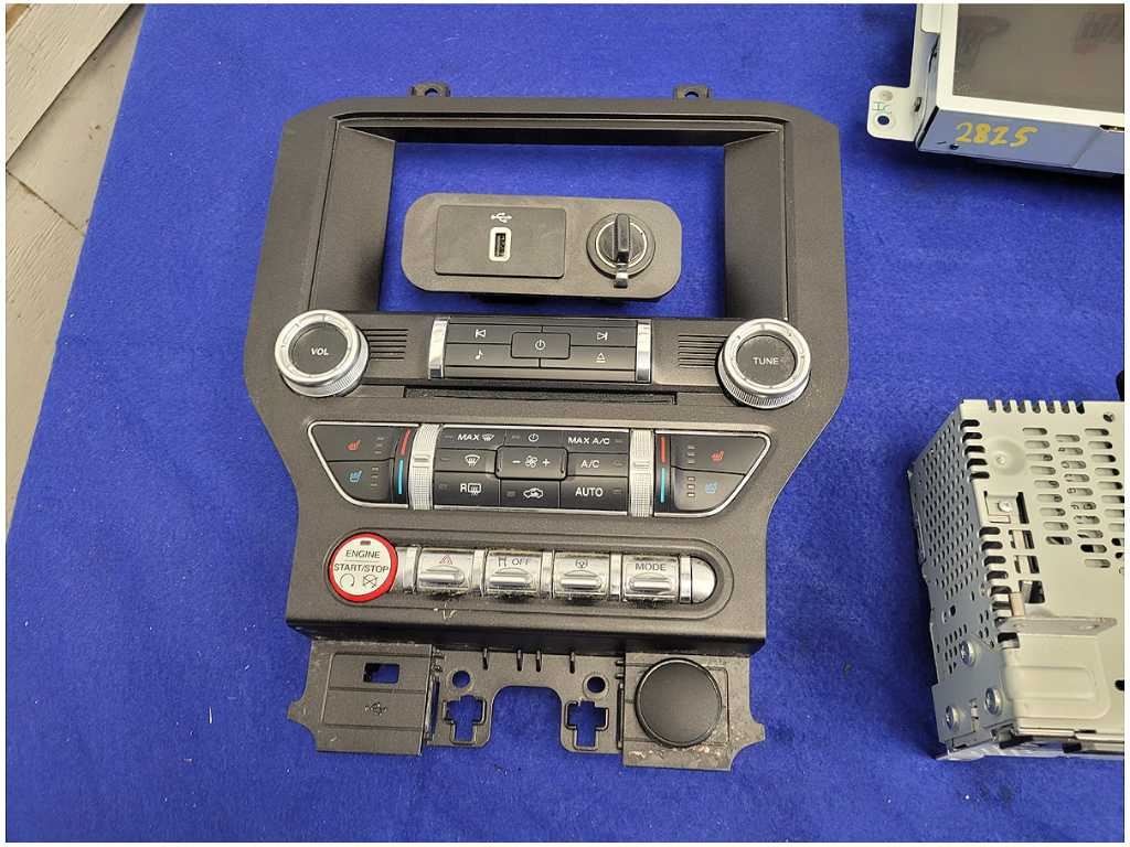 2016 Ford Mustang GT S550 Sync 3 Receiver Nav Audio Face Plate Heated 2825