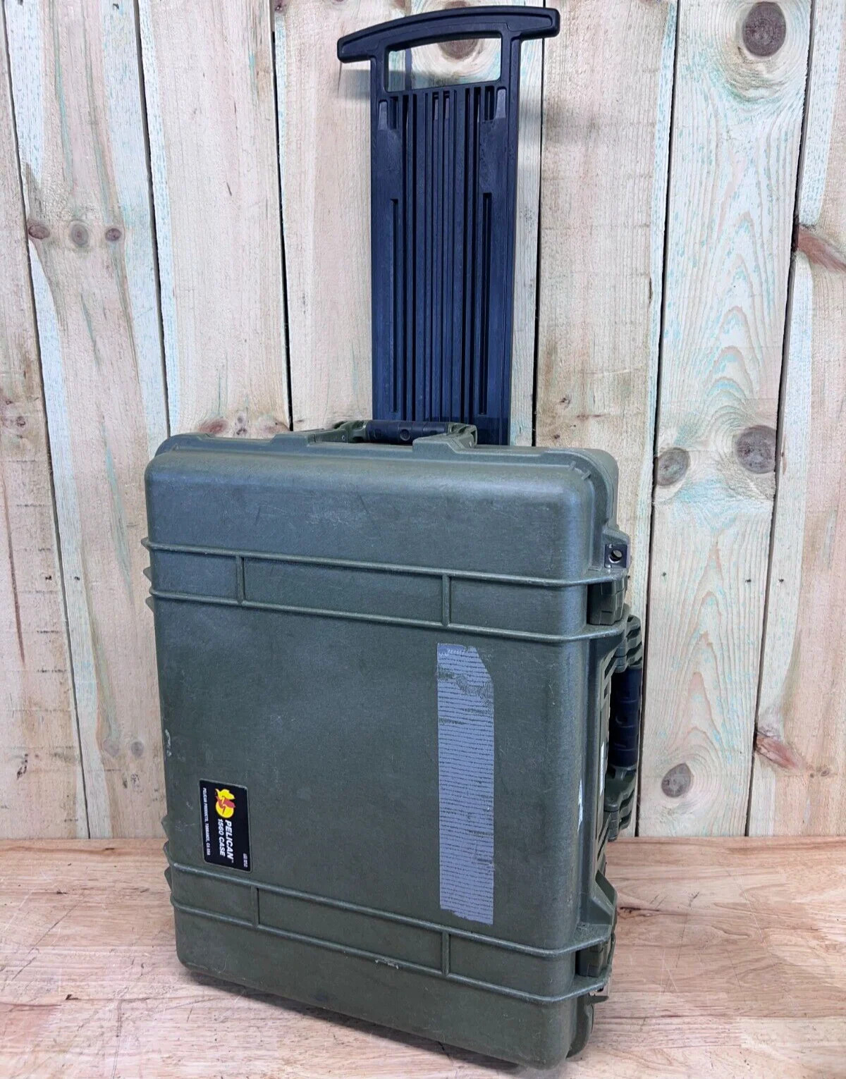 Pelican 1560 Waterproof Rolling Carry On Case Green Good Condition AB