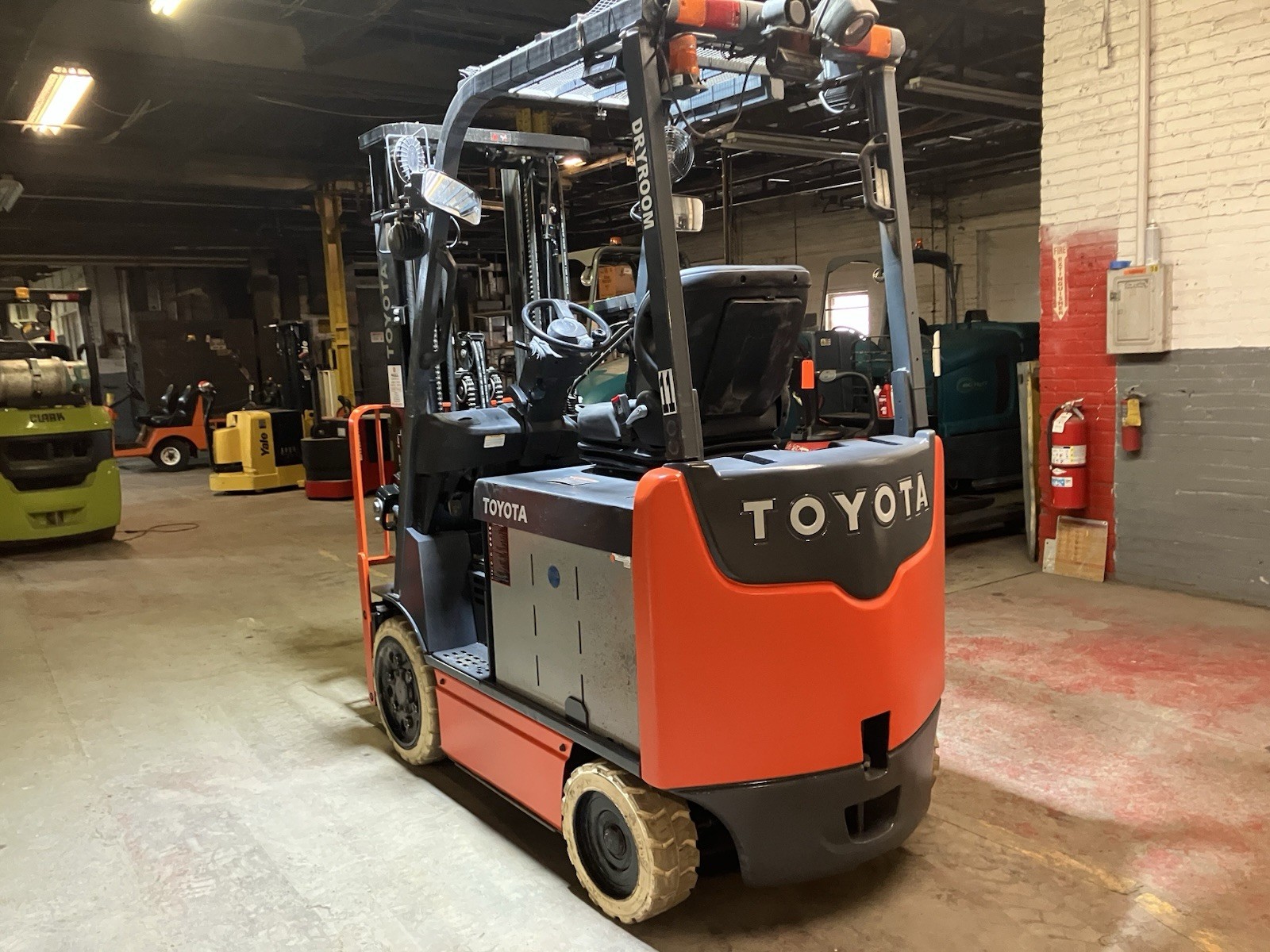 2021 Toyota 5000 LB Electric Forklift With SS and Triple Mast
