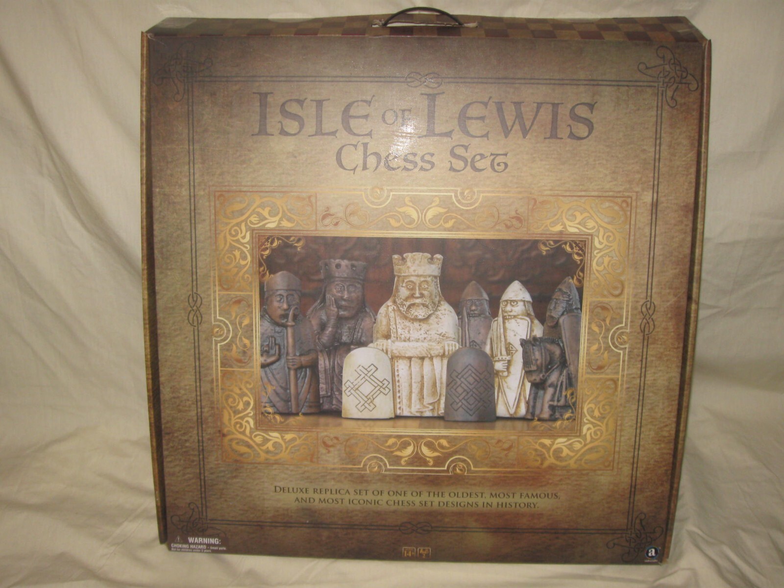 Brand New Isle Of Lewis Deluxe Replica Historic Large Chess Set Ambassador Games