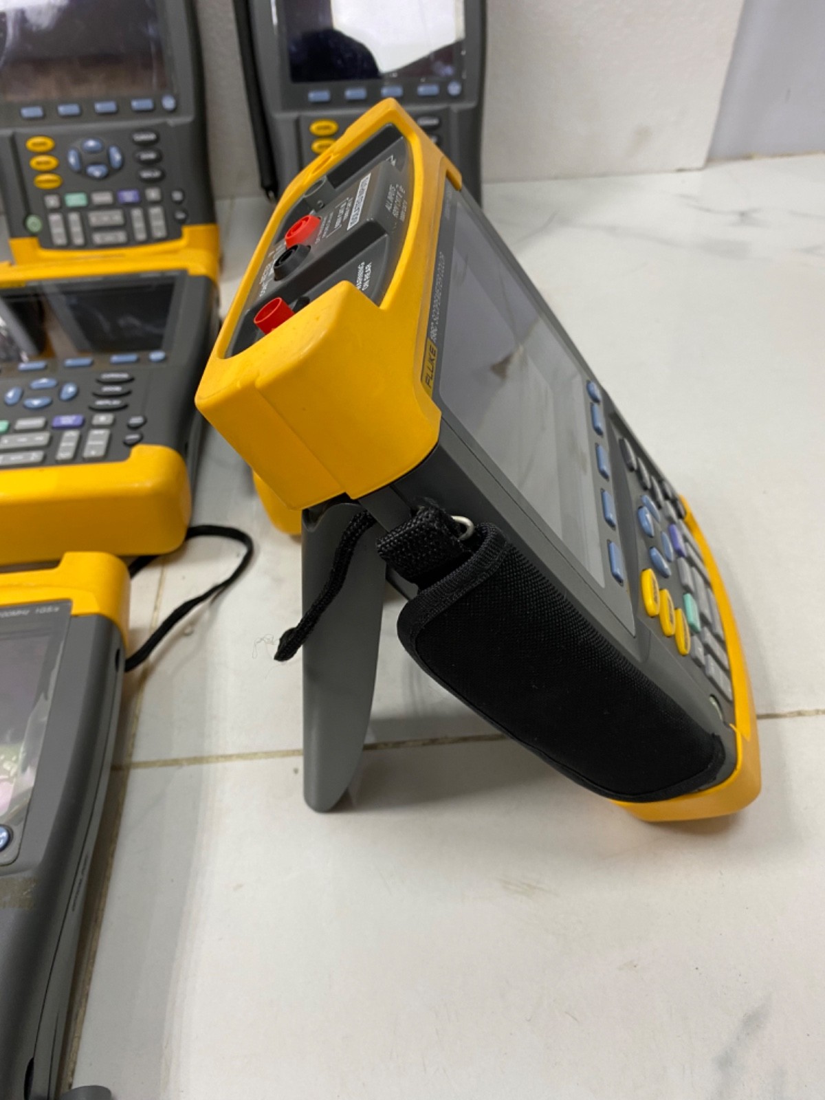 Fluke 196C Digital Oscilloscope ScopeMeter Color Handheld 1GS/s 100mhz