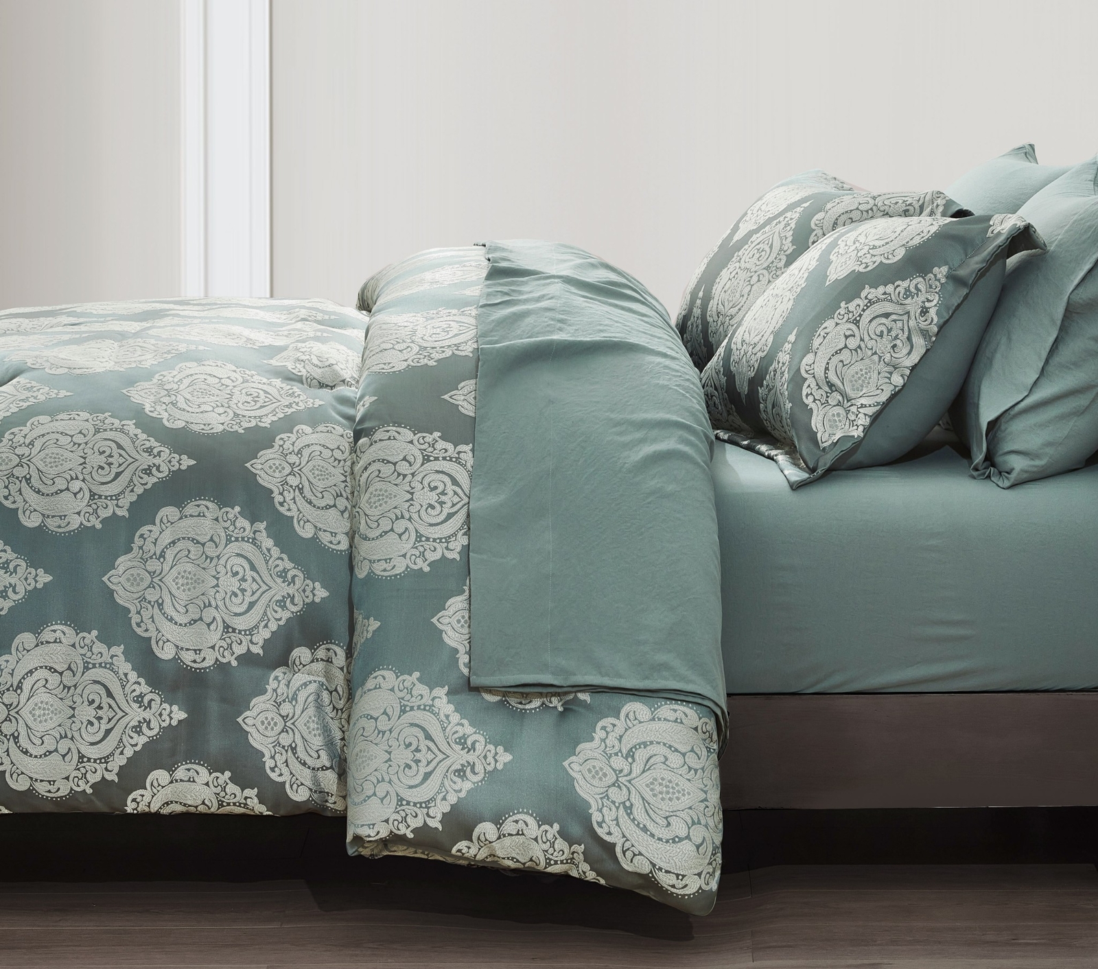 Chezmoi Collection 7-Piece Luxury Medallion Jacquard Bed in a Bag Comforter Set