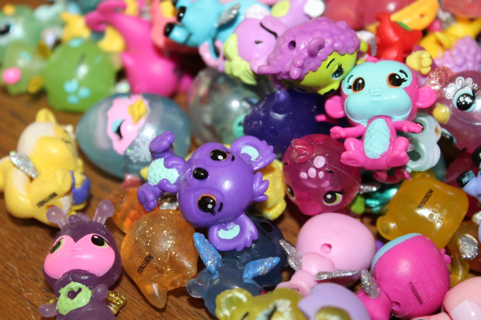 Hatchimals COLLEGGTIBLES Random LOT Bag (10) Assorted CUTE Seasons NO DUPLICATES