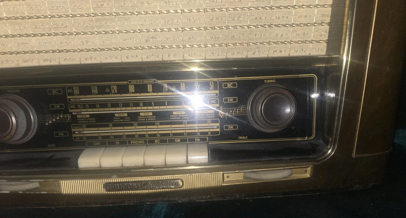 Antique Grundig-Majestic Model 2035 Radio - WORKS!