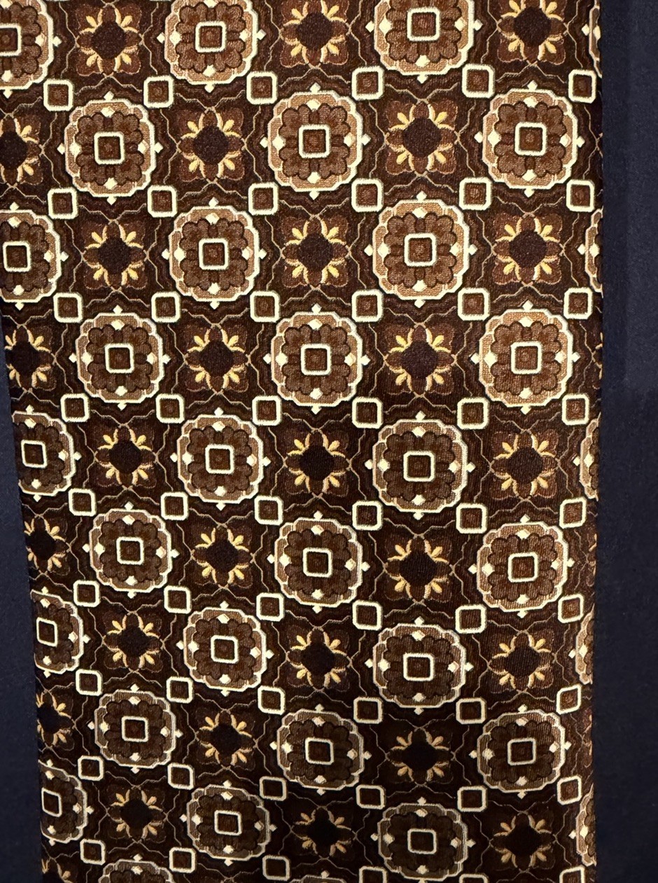 Brioni Men's Silk Tie Brown Gold Geometric Pattern Handmade Italy