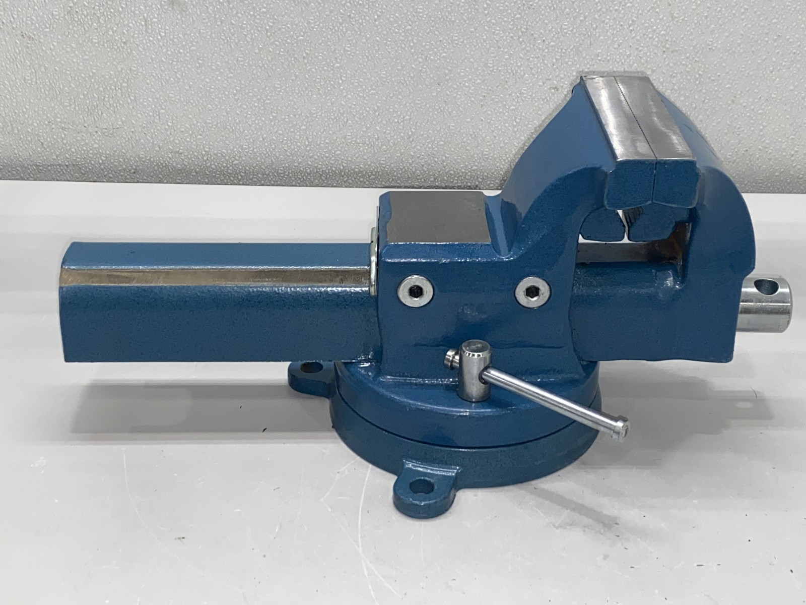 Bessey 6" Industrial Swivel Base Bench Vise W/Pipe Clamp No Handle BV-DF6SB