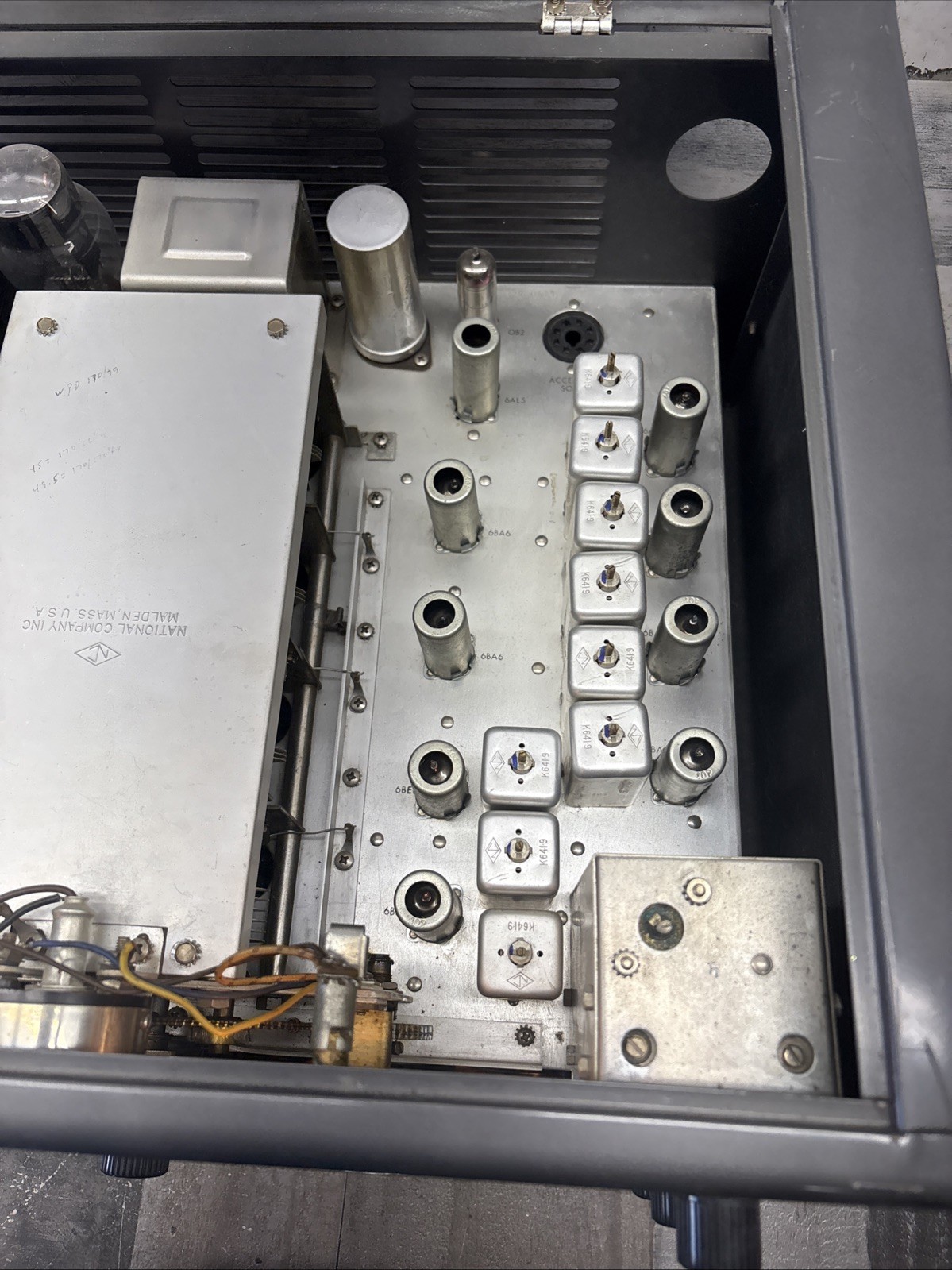 Very Nice National NC-183D Communications Receiver Powers On