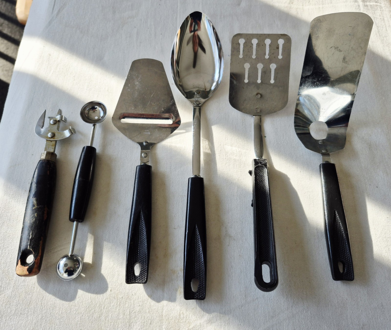 6 Piece Vtg Ecko Kitchen Utensils Spatulas, Spoon, Can Opener, Cheese Cutter