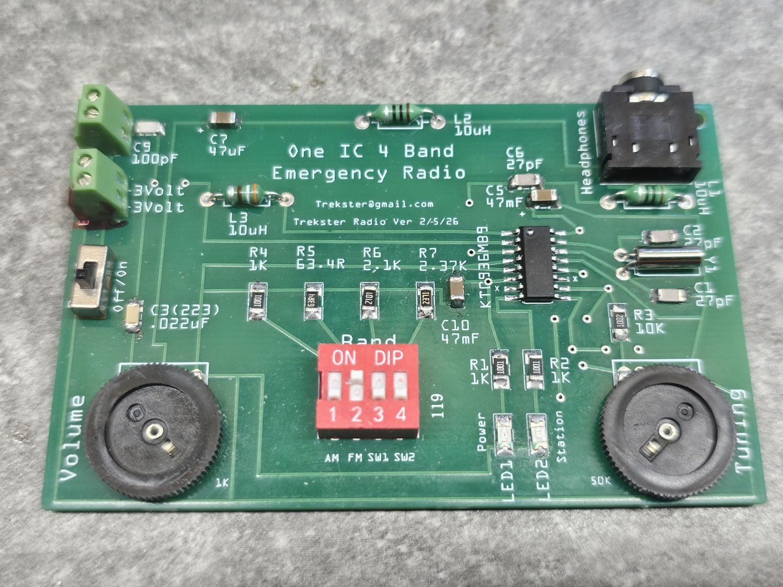 One IC 4 band Emergency Radio Kit.  Receives AM FM SW1 SW2  It's a Fun DIY Kit !