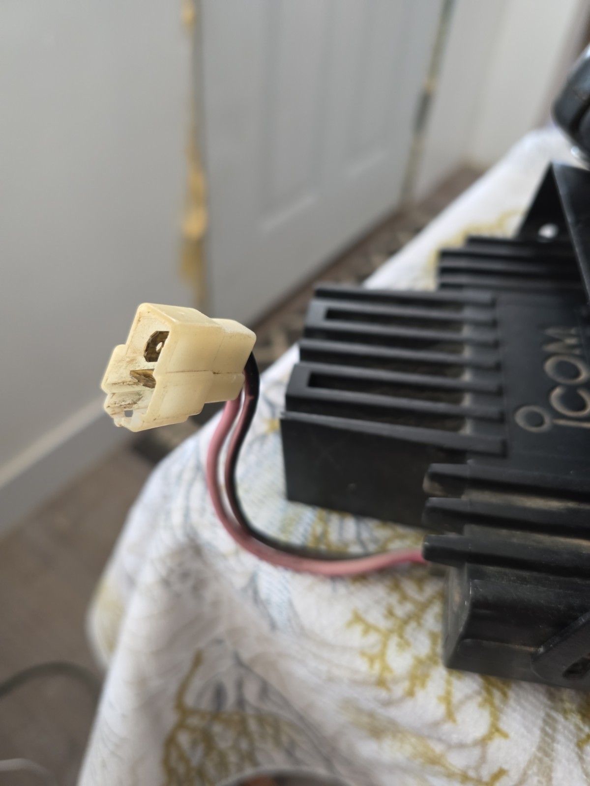 Icom IC-F Series Mobile Two-Way Radio w/ Mic & Mount Bracket Untested