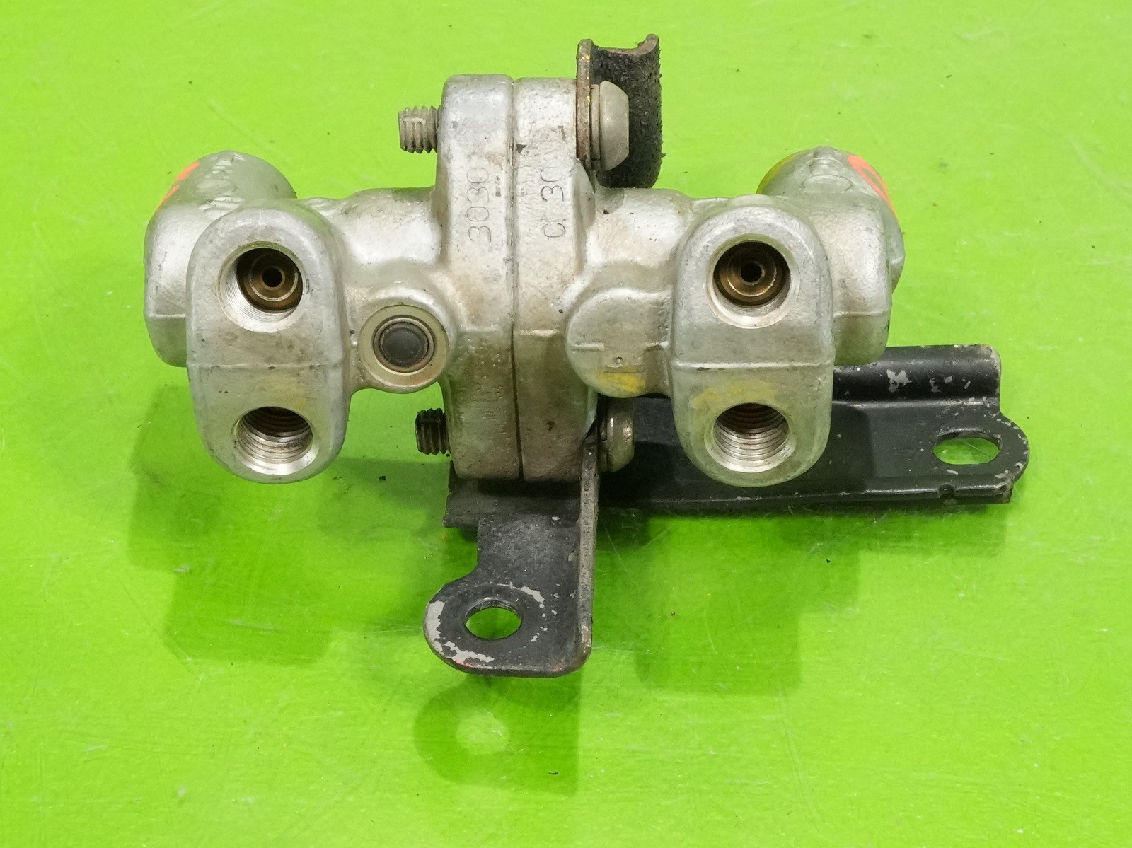 92-95 Civic OEM rear back brake 3030 proportioning valve + firewall bracket