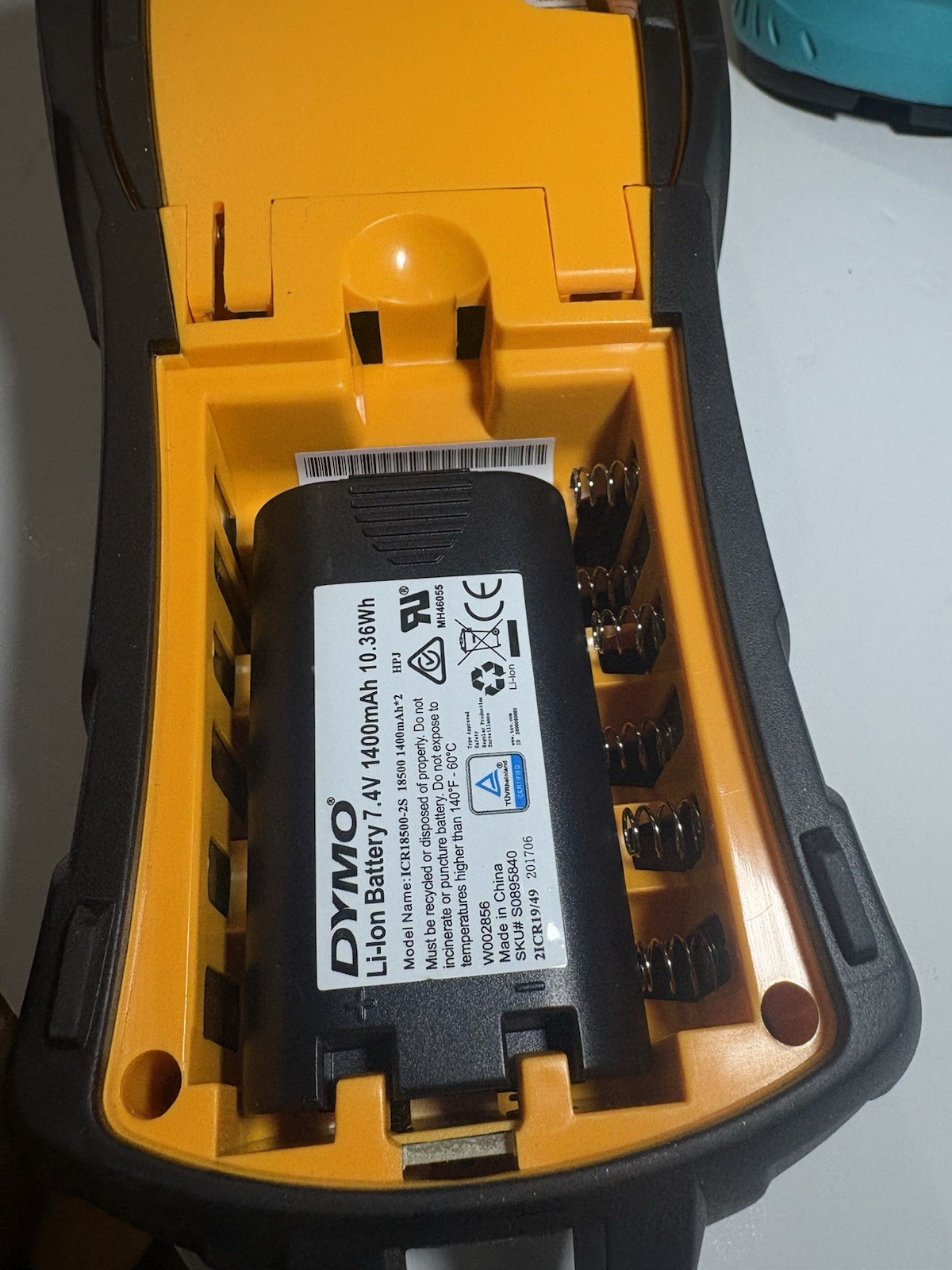 DYMO Rhino 5200 Industrial Label Maker, Barcode, Cable & Wire Labeling Tool Test