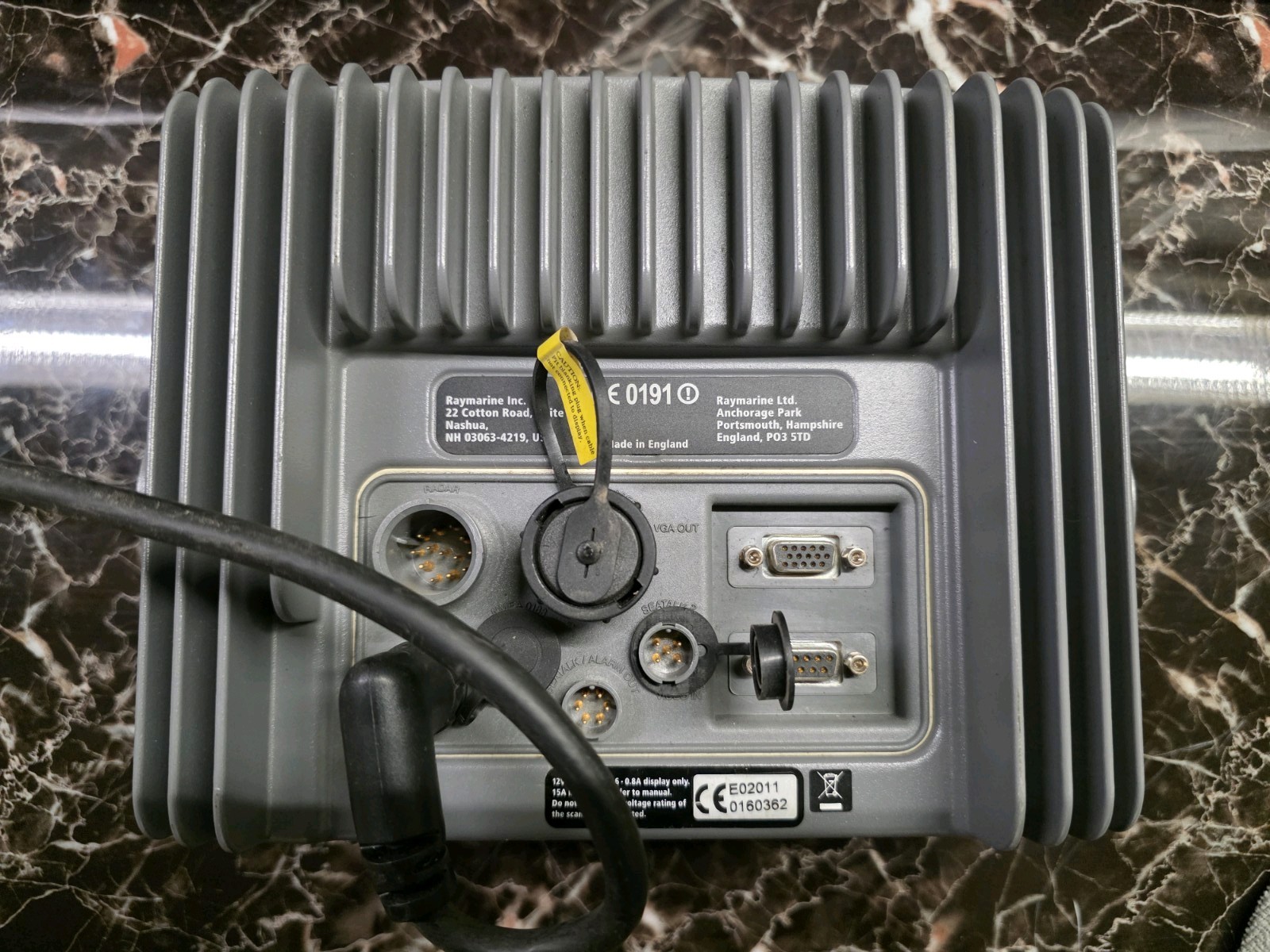 Raymarine E80 Chartplotter/GPS/Fish-finder with power cord