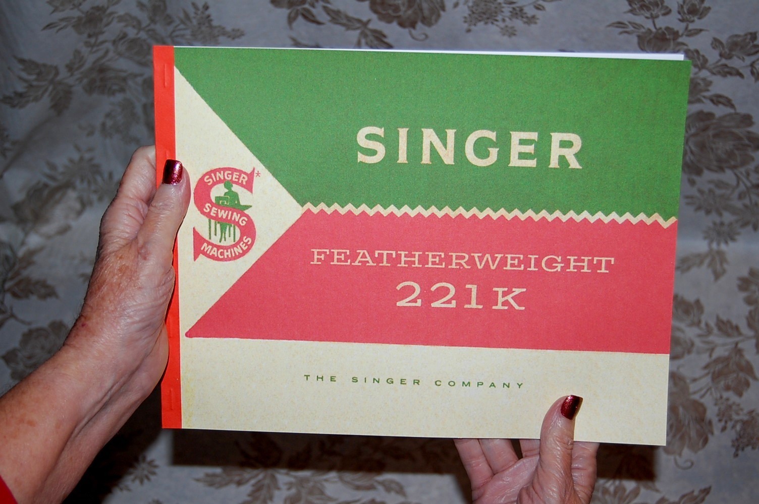 Rare Deluxe-Edition Instruction Manual, Singer Featherweight 221k Sewing Machine