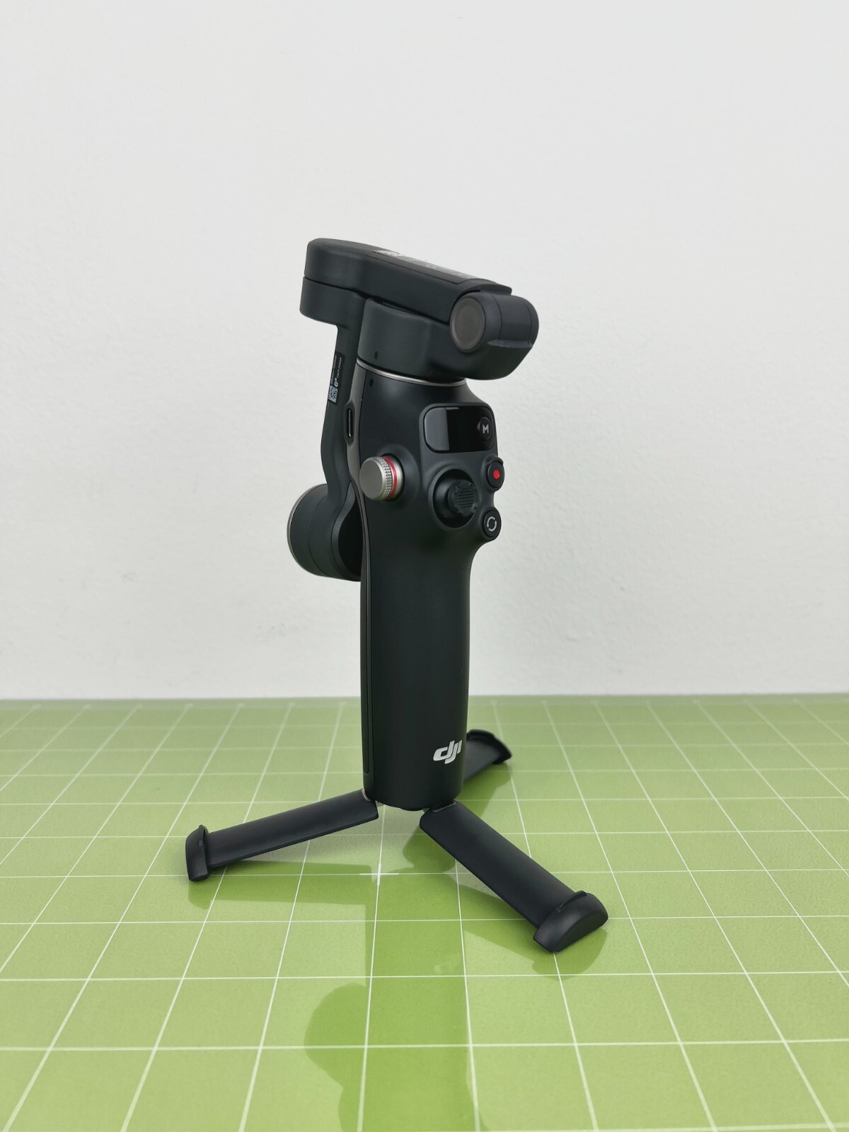 DJI Osmo Mobile 7P Smartphone 3-Axis Gimbal Stabilizer - Gray
