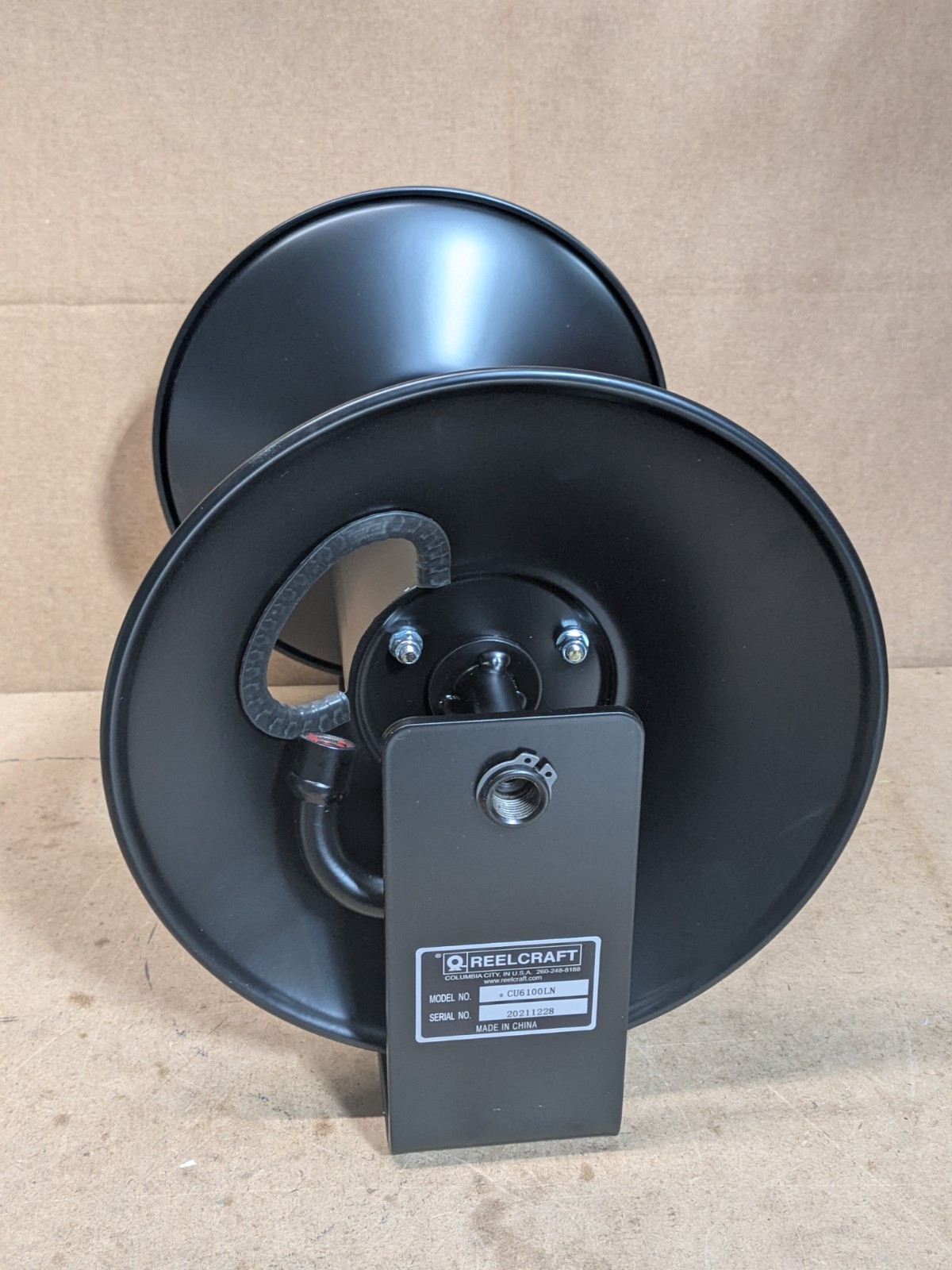 ReelCraft Manual Hand Crank Hose Reel 3/8 In. x 100 Ft. Capacity CU6100LN