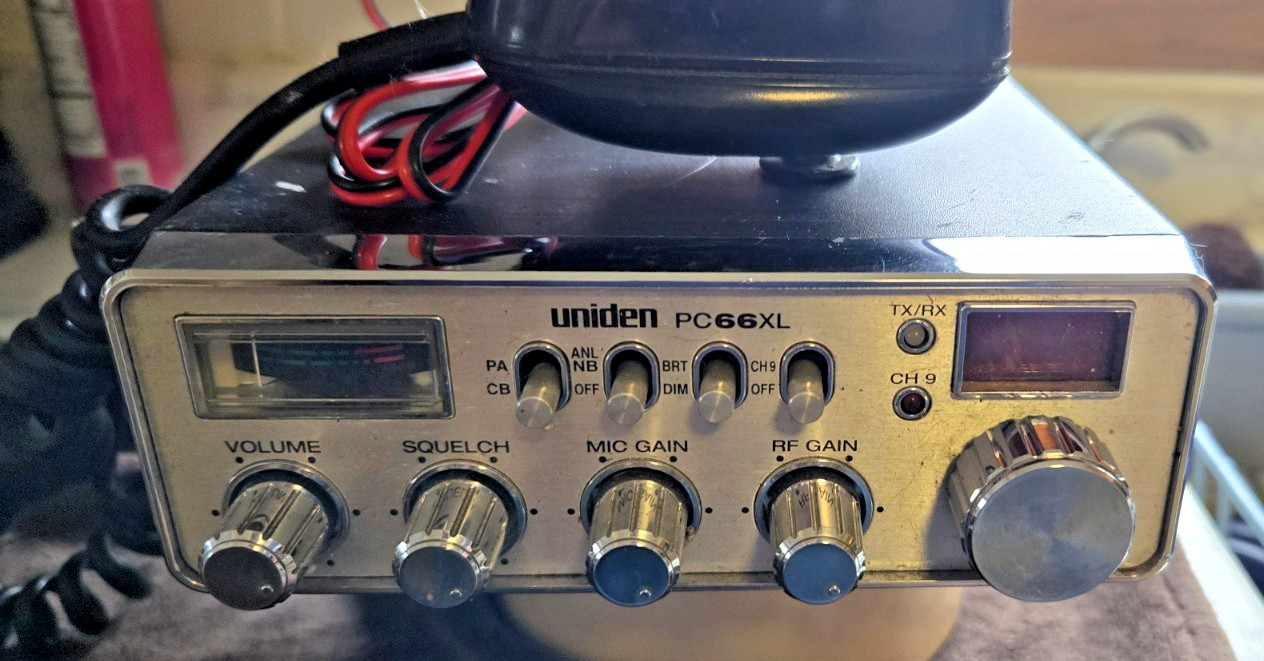 Uniden PC66XL 40-Channel CB Radio Mic and power cord
