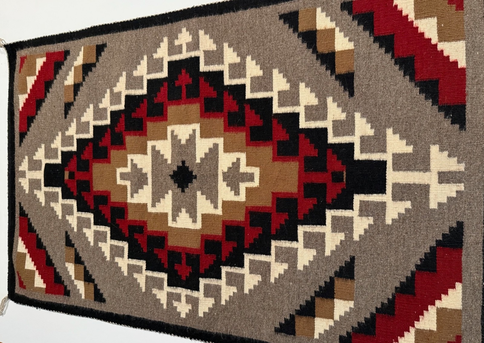 OUTSTANDING NAVAJO GANADO RUG / TAPESTRY,2-TONE(OLIVE-TAN) BACKGROUND, MINT, NR!