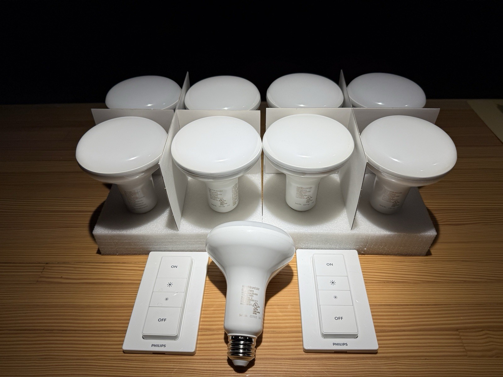 Philips Hue BR30 650 lumen White & Color SmartBulbs 9x + 2 Dimmer Switches LOT