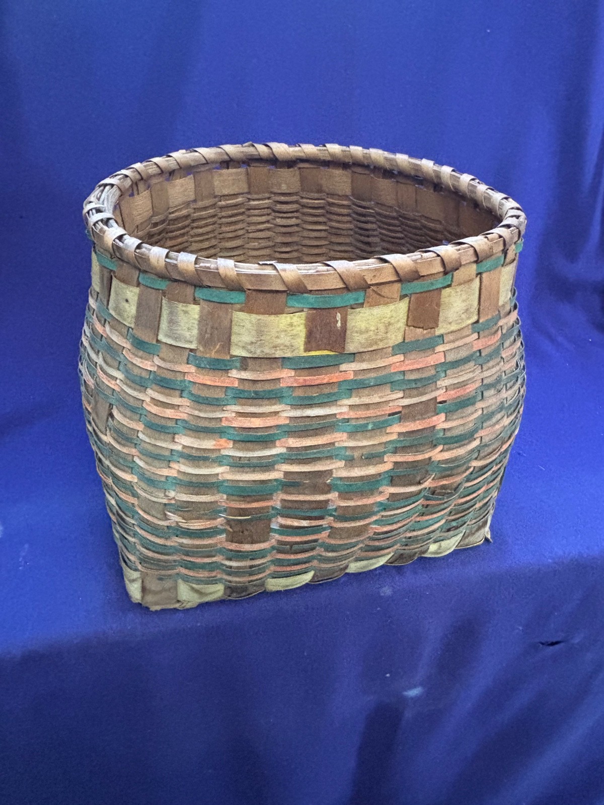 ANTIQUE NATIVE AMERICAN INDIAN WOODLANDS PAINTED SPLINT WOVEN BASKET VERY OLD