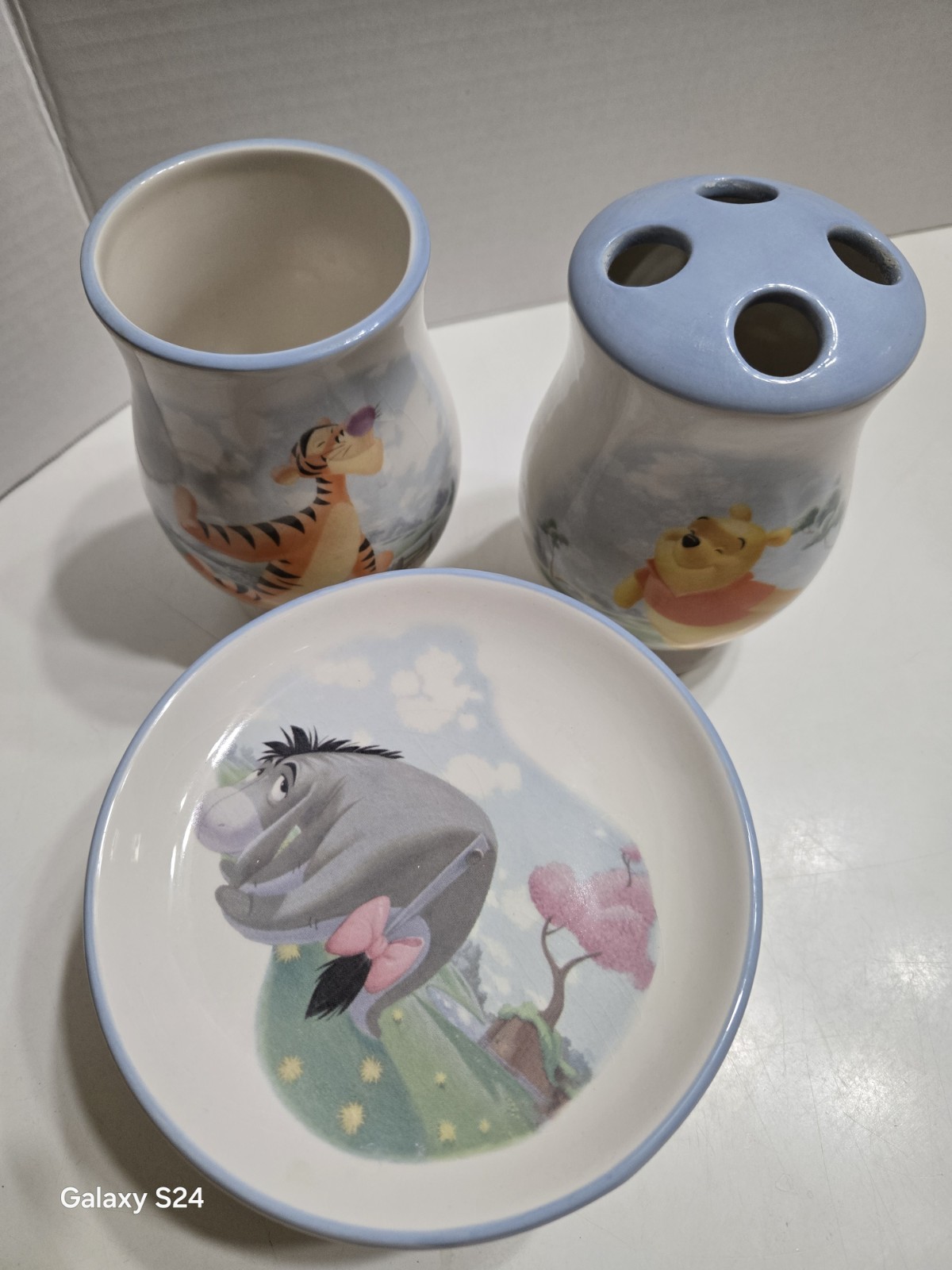 DISNEY WINNIE THE POOH Bathroom 3 Piece Set,Soap Dish, Toothbrush Holder And...