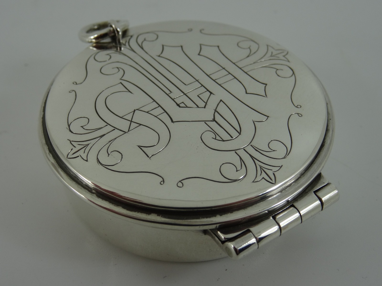 LOVELY EDWARDIAN SOLID STERLING SILVER COMMUNION WAFER BREAD PYX BOX LONDON 1906