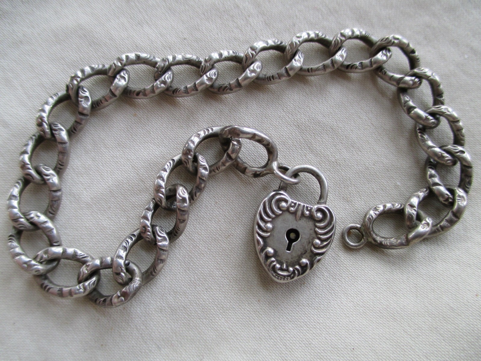 Vtg Sterling Beautiful 7 1/2" Embossed Link Charm Bracelet Heart Padlock No Key