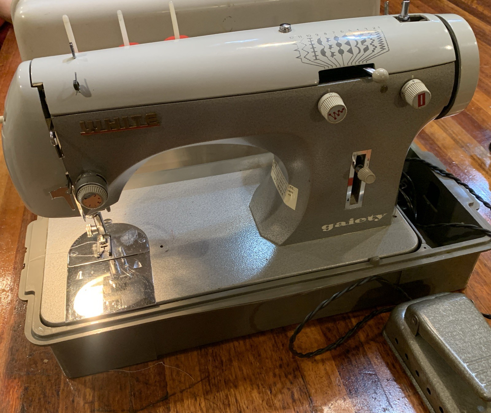 Vintage WHITE Gaiety Sewing Machine Model 703 with Pedal And Cover *Read