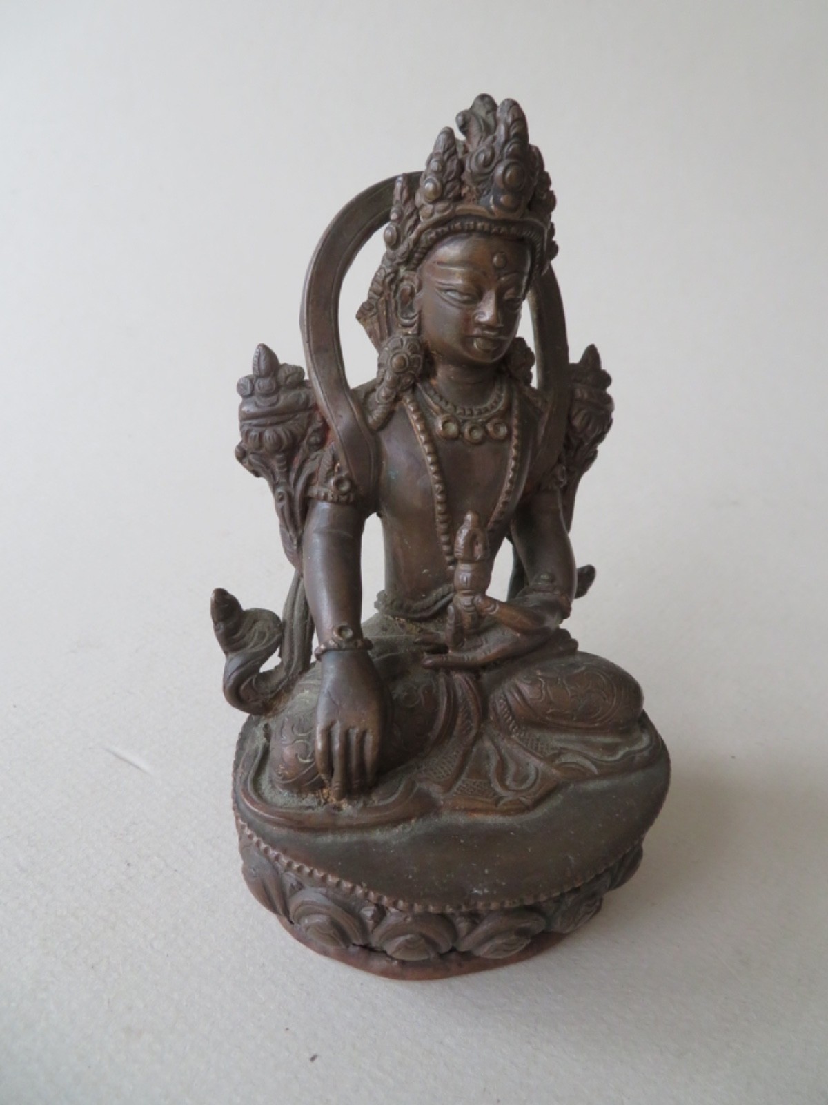 FINE OLD CHINESE OR TIBETAN BRONZE AMITAYUS BUDDHA SEATED ON A LOTUS THRONE
