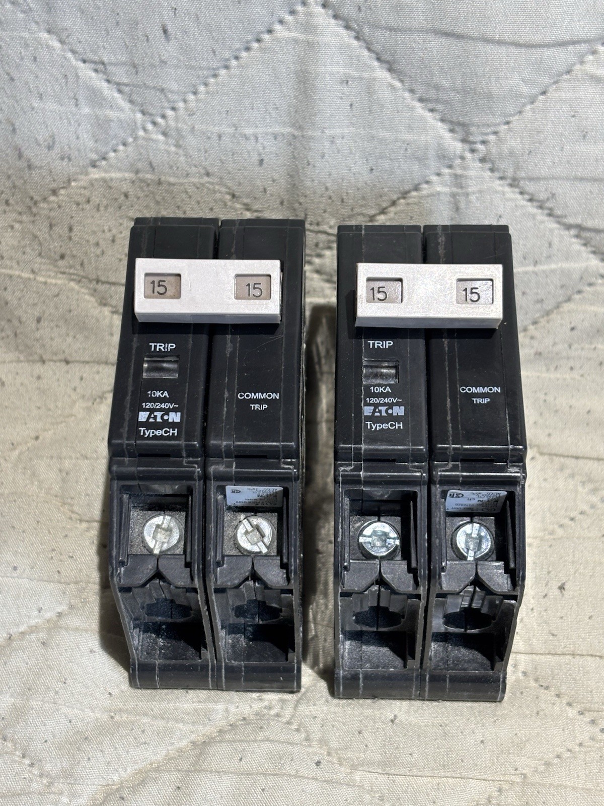 LOT OF 2 NEW EATON CHF215 CIRCUIT BREAKER 15 AMP 120/240V 2-POLE SHIPS FREE READ