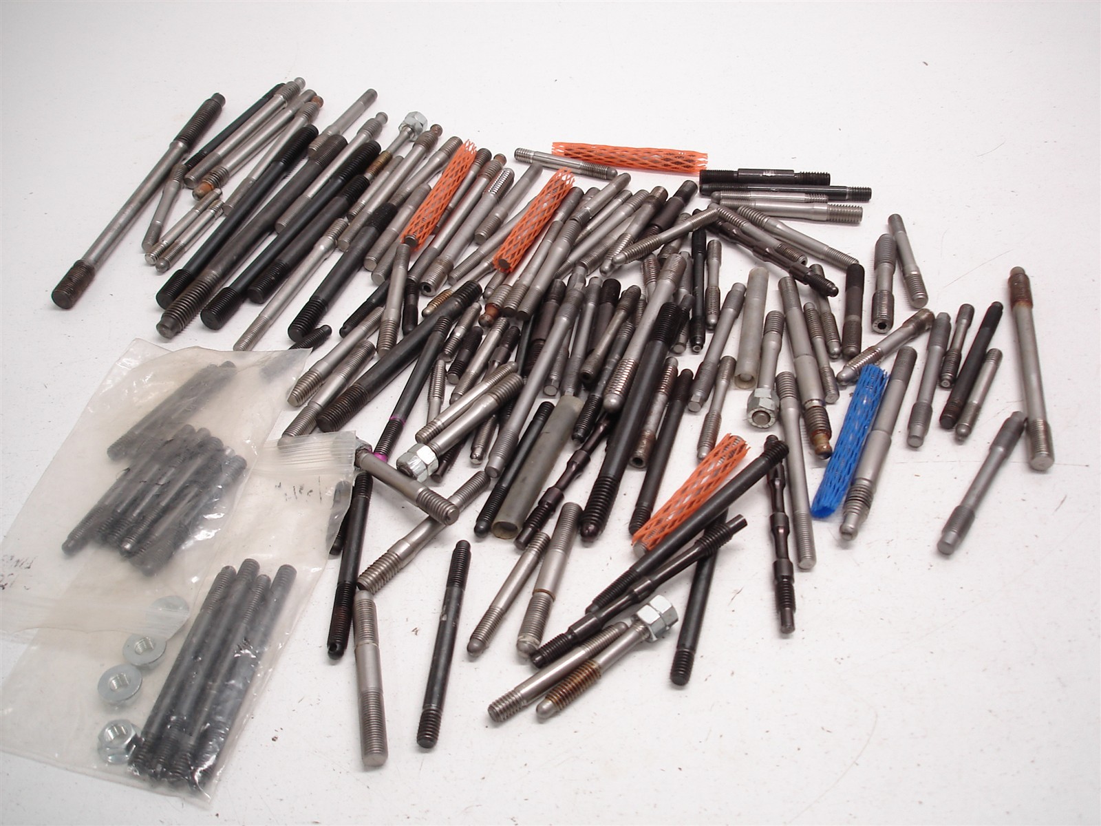 136 ARP / A1 TECHNOLOGIES BULK ASSORTED ENGINE STUDS 5/16"-1/2" HEAD MAIN CARB