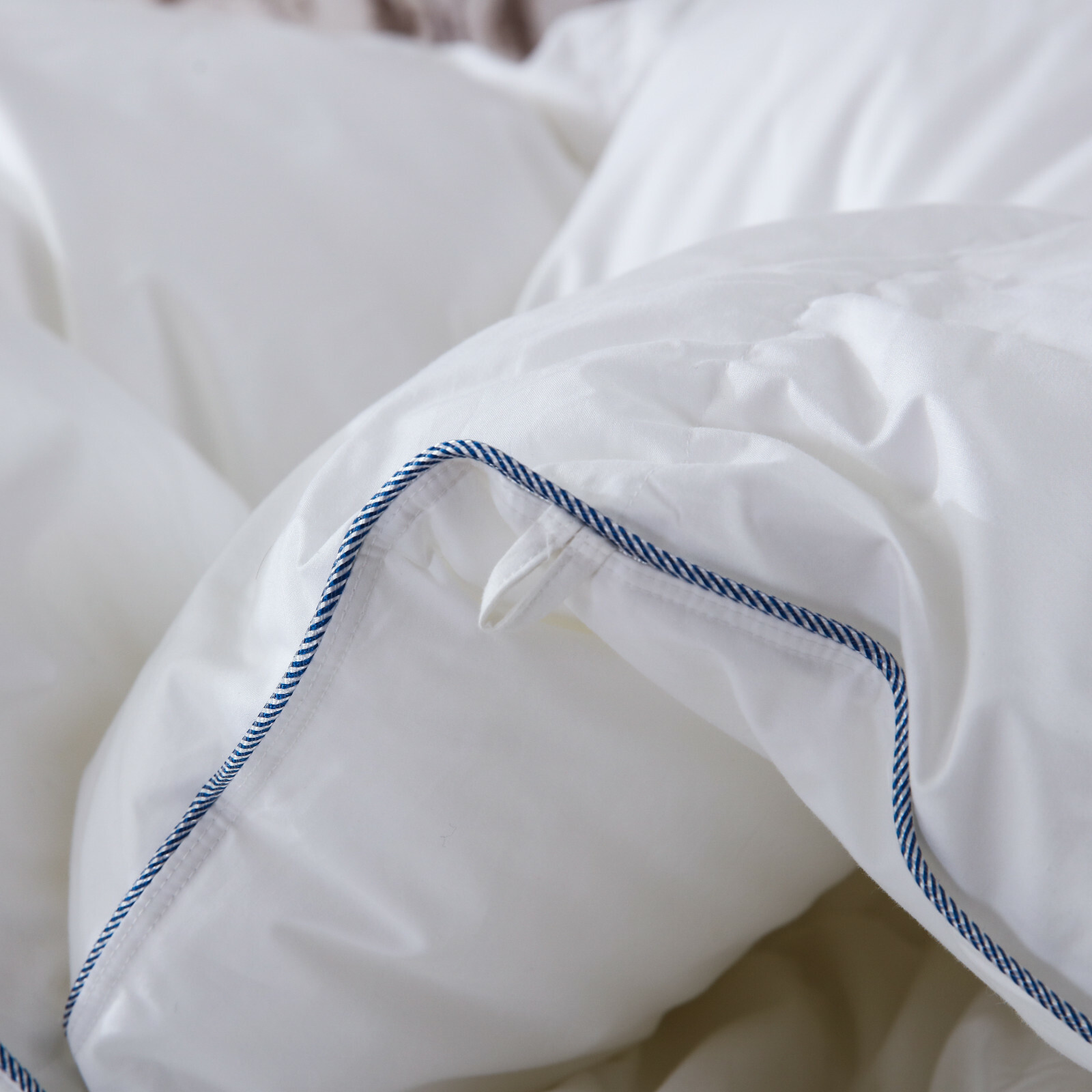 SNOWMAN All Season Comforter Soft Goose Down Comforter Queen Size 100%Cotton