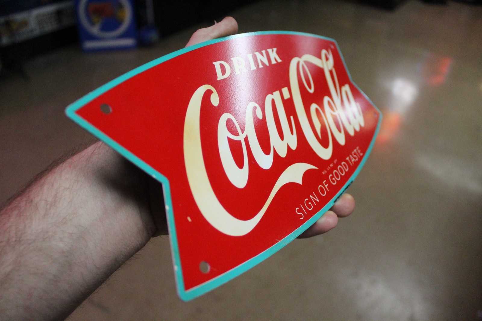 RARE 1950s DRINK COCA COLA TEAL BORDER FISHTAIL PAINTED METAL DEALER SIGN SODA