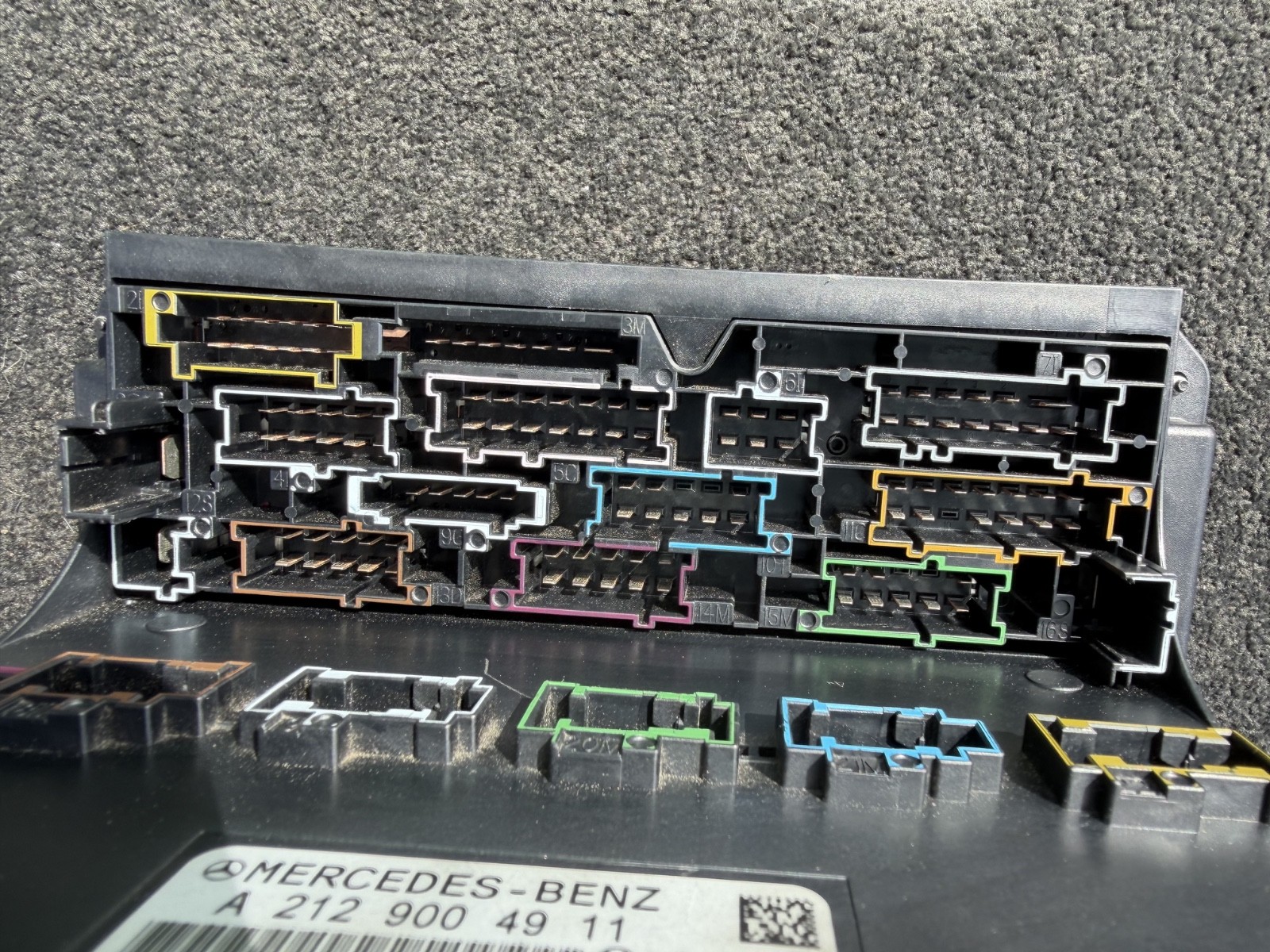 2010-2012 Mercedes-Benz E350 Front SAM Relay Fuse Box OEM 2129004911