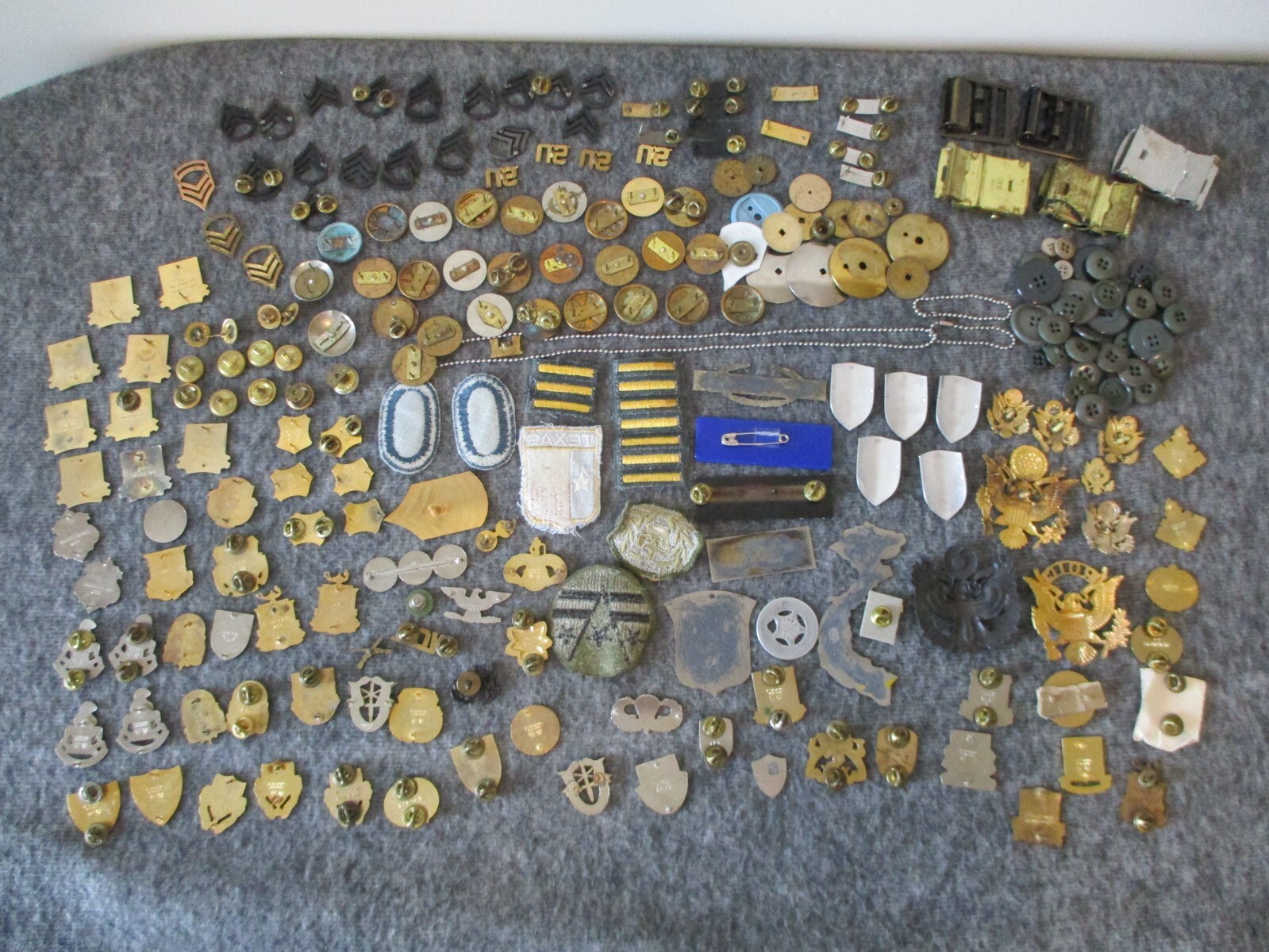 WWII/KOREA/VIETNAM PINS BADGES PATCHES BUCKLES++ - OVER 180+