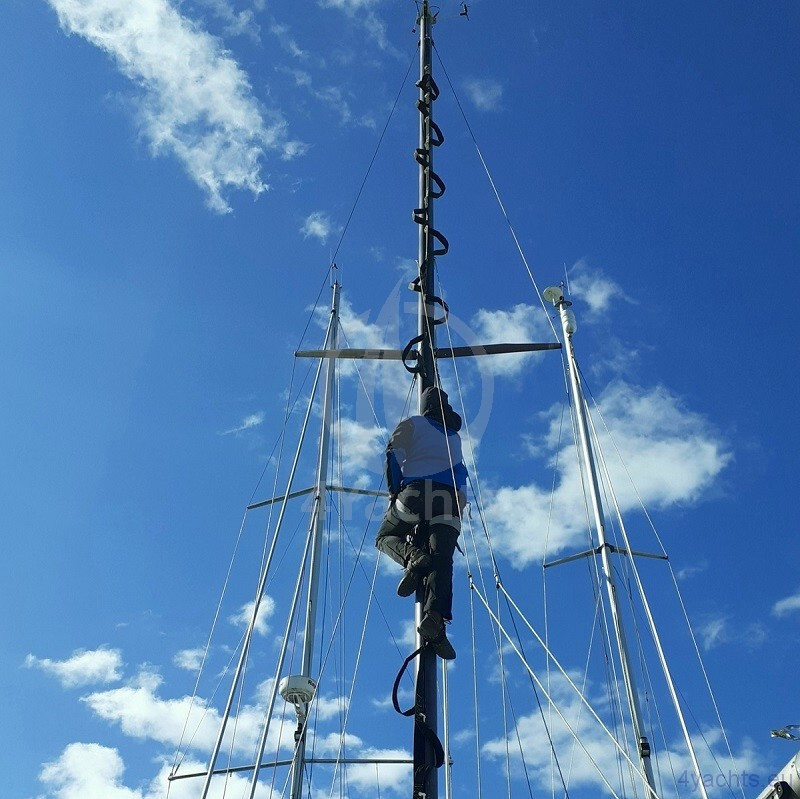 Mast climbing ladder MastL with Standard steps 12.4 m + shackles