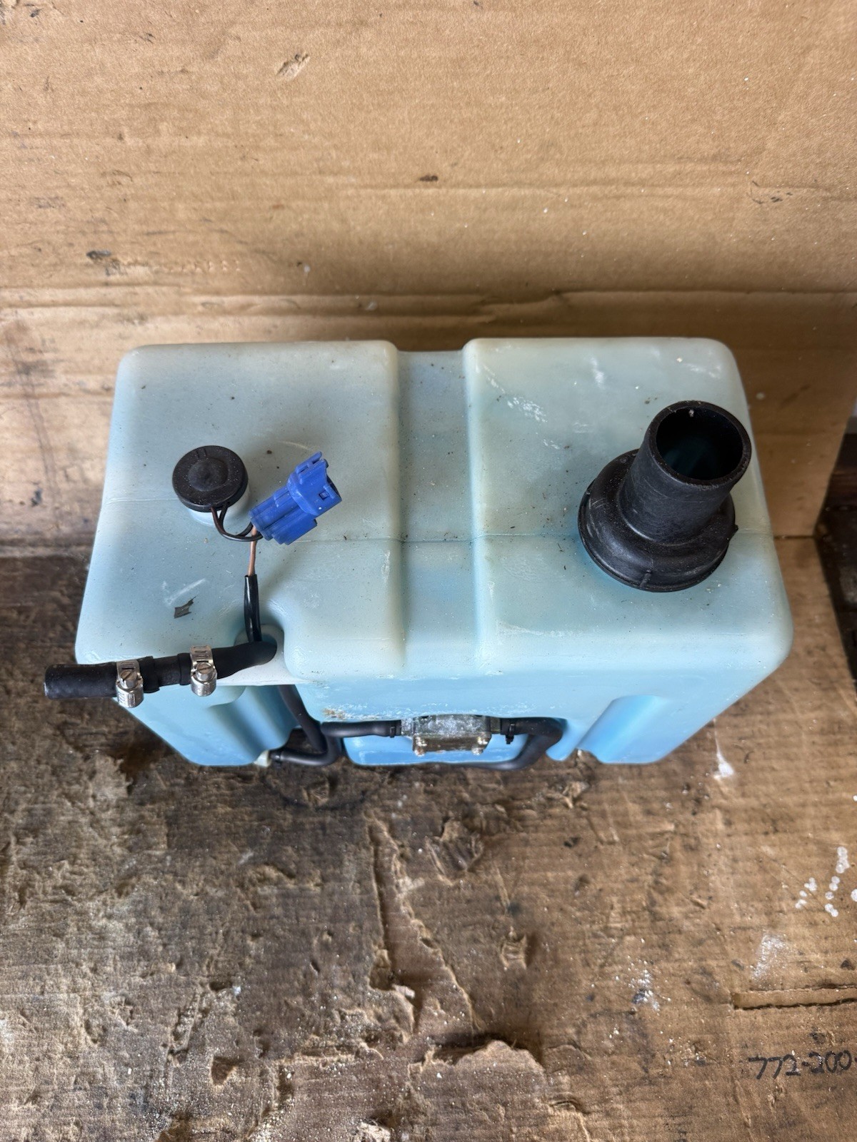 YAMAHA OUTBOARD 6YR-W0035-95-00 2.8 GAL REMOTE OIL TANK ASSY