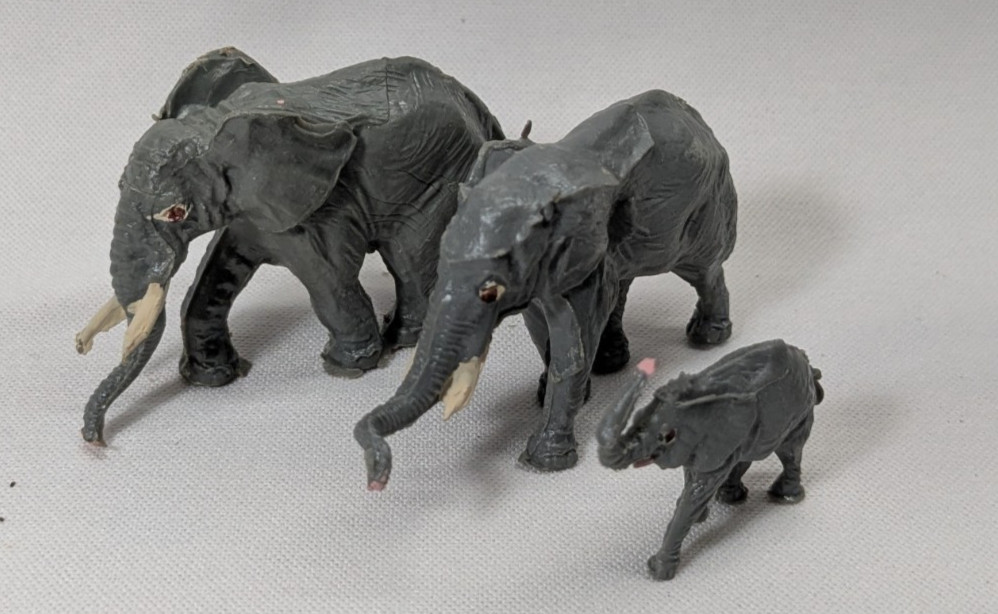 HO Scale Merten # 748 AFRICAN ELEPHANT FAMILY