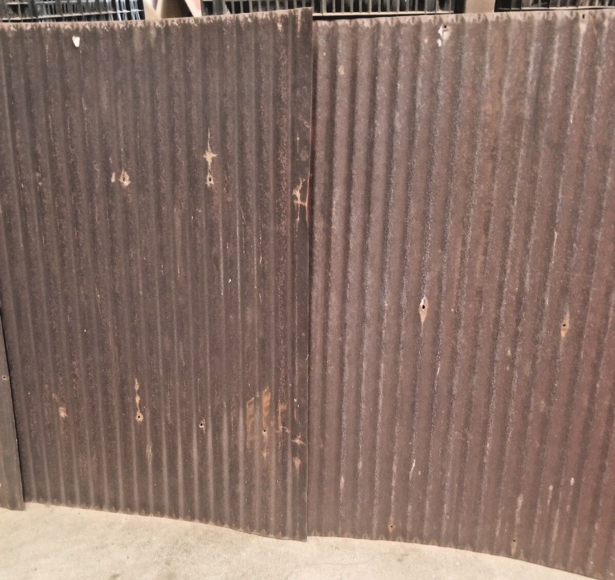 (30 sq.ft.) 5 pcs 3' x 2' RUSTY RECLAIMED CORRUGATED METAL BARN ROOFING TIN