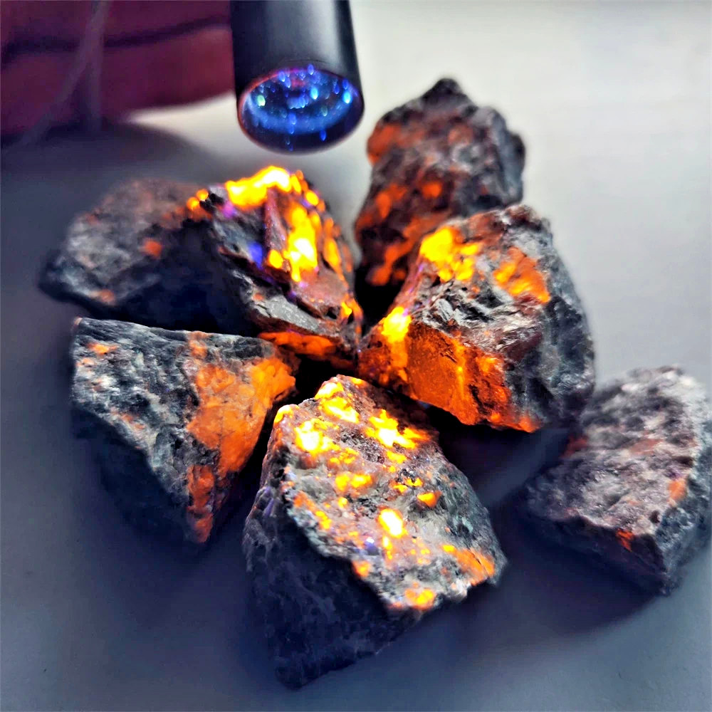 5PCS Raw Yooperlite UV Fluorescent Emberlite Glowing Fire Rocks Chunks Stone