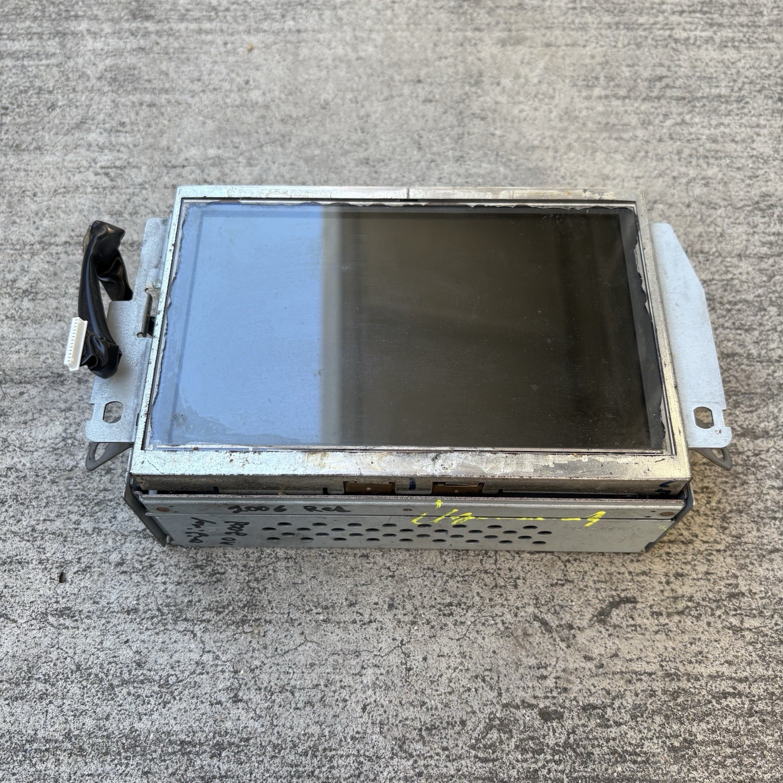 2006-2009 Toyota Prius MFD Dash Display Screen Radio 86110-47081 PARTS ONLY