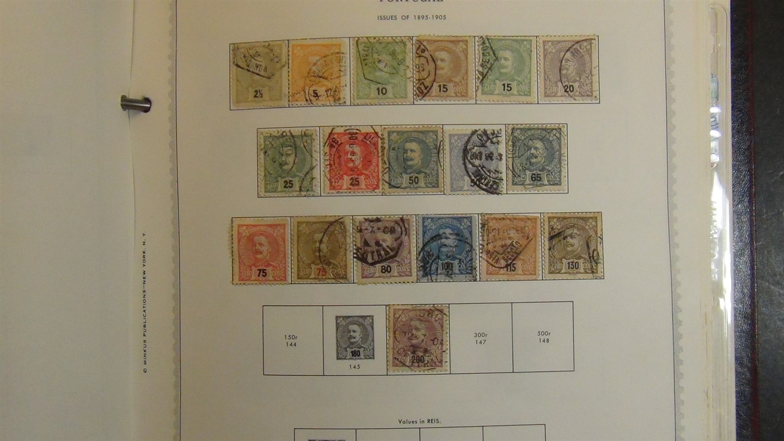 Stampsweis Portugal stamp collection in Minklus Specialty est 800 stamps to 1980