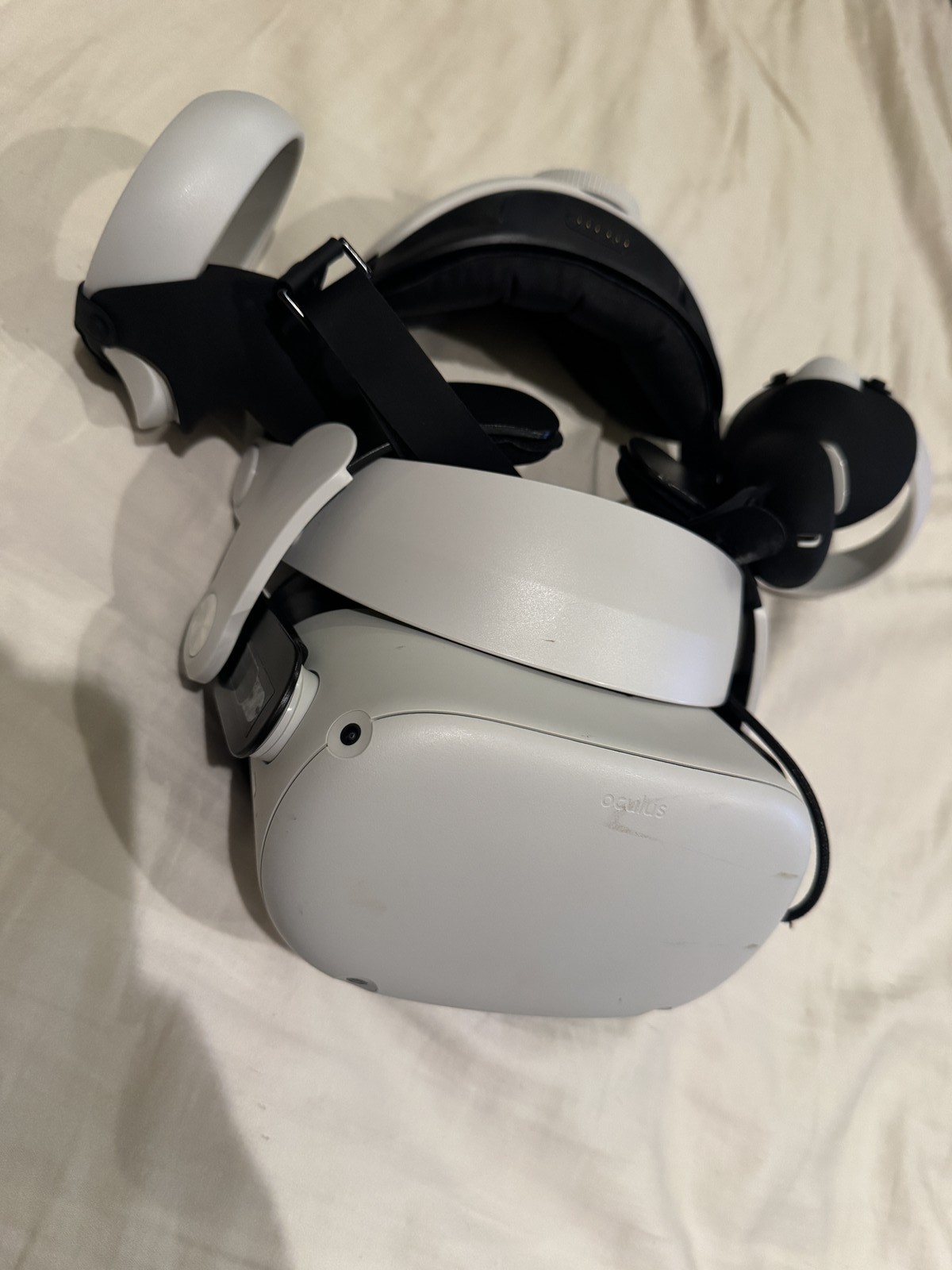 Oculus VR Headset with Controllers - Excellent Condition