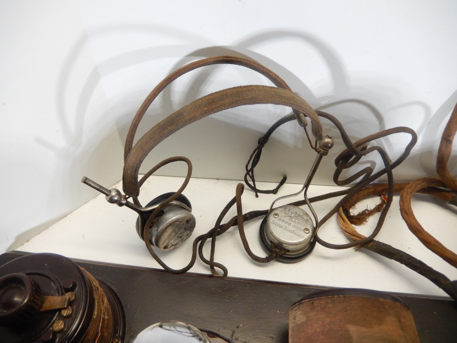 ATWATER KENT MODEL 10C BREADBOARD RECEIVING RADIO & AIRLINE HEADPHONES UNTESTED