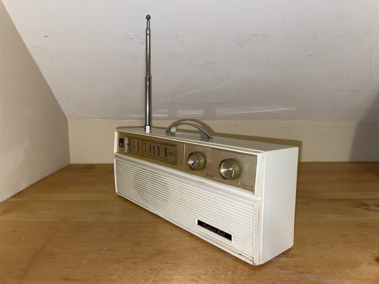 Gilligan’s Island Packard Bell AR-851 Radio w/Handle Antenna Signed Dawn Wells