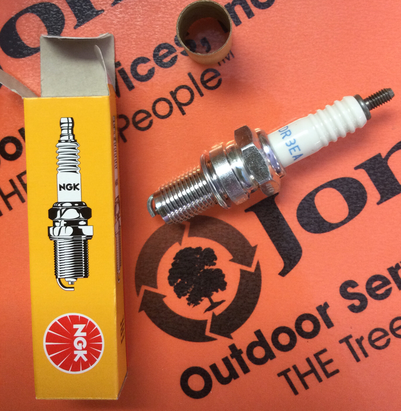 2 NEW NGK DR8EA Spark Plugs Standard Stock # 7162