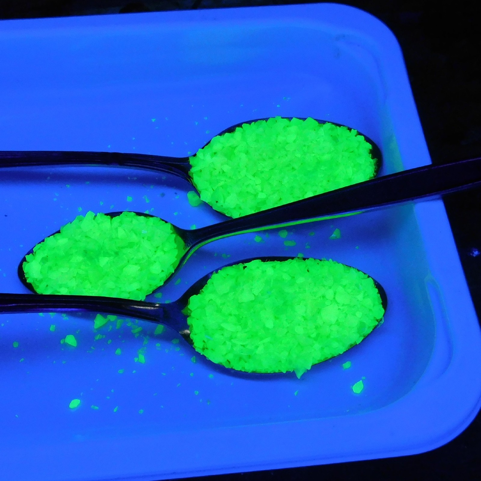 Lot of 2 vials Crushed blacklight Glowing UV Uranium Glass large Vial